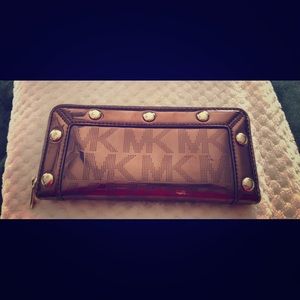 Michael Kors “Delancy” wallet
